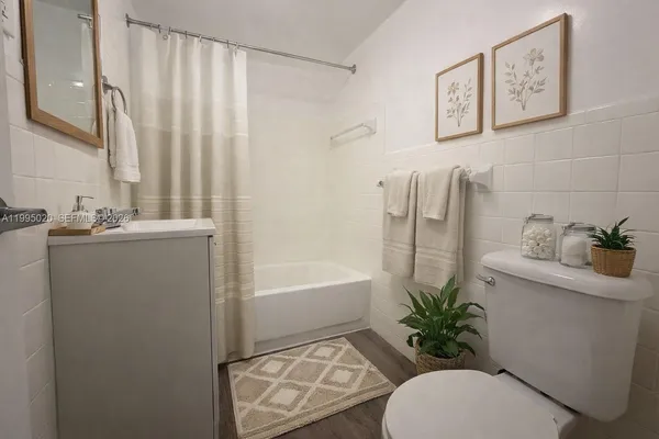$2,000 | 143 Southwest 9th Street, Unit 105, Miami, FL 33130
