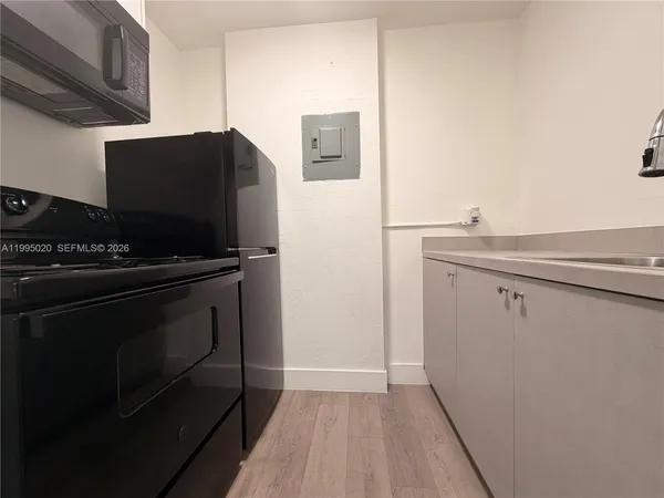 $2,000 | 143 Southwest 9th Street, Unit 105, Miami, FL 33130
