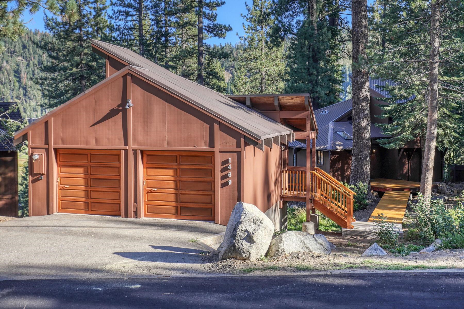 a backyard of a house with dishwasher and wooden floor