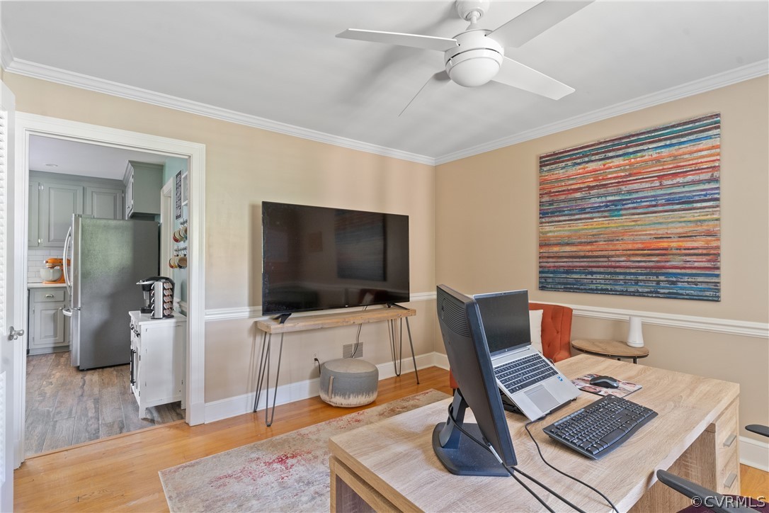 4430 Croatan Road Richmond, VA 23235 - Photo 18 of 44 a living room with furniture and a flat screen tv