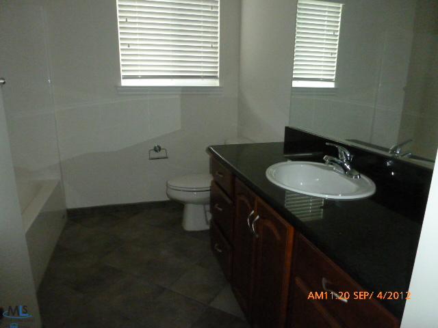1715 Milverton Road Troy, MI 48083 - Photo 20 of 27 Upper Bath