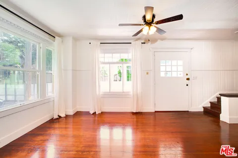 $2,195,000 | 105 Park Place, Venice, CA 90291