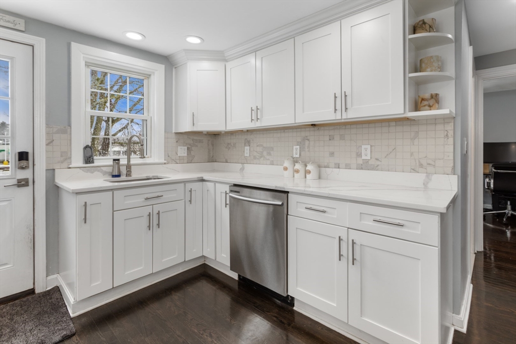 8 Myopia Road Stoneham, MA 02180 - Photo 8 of 39 Gallery Image 8