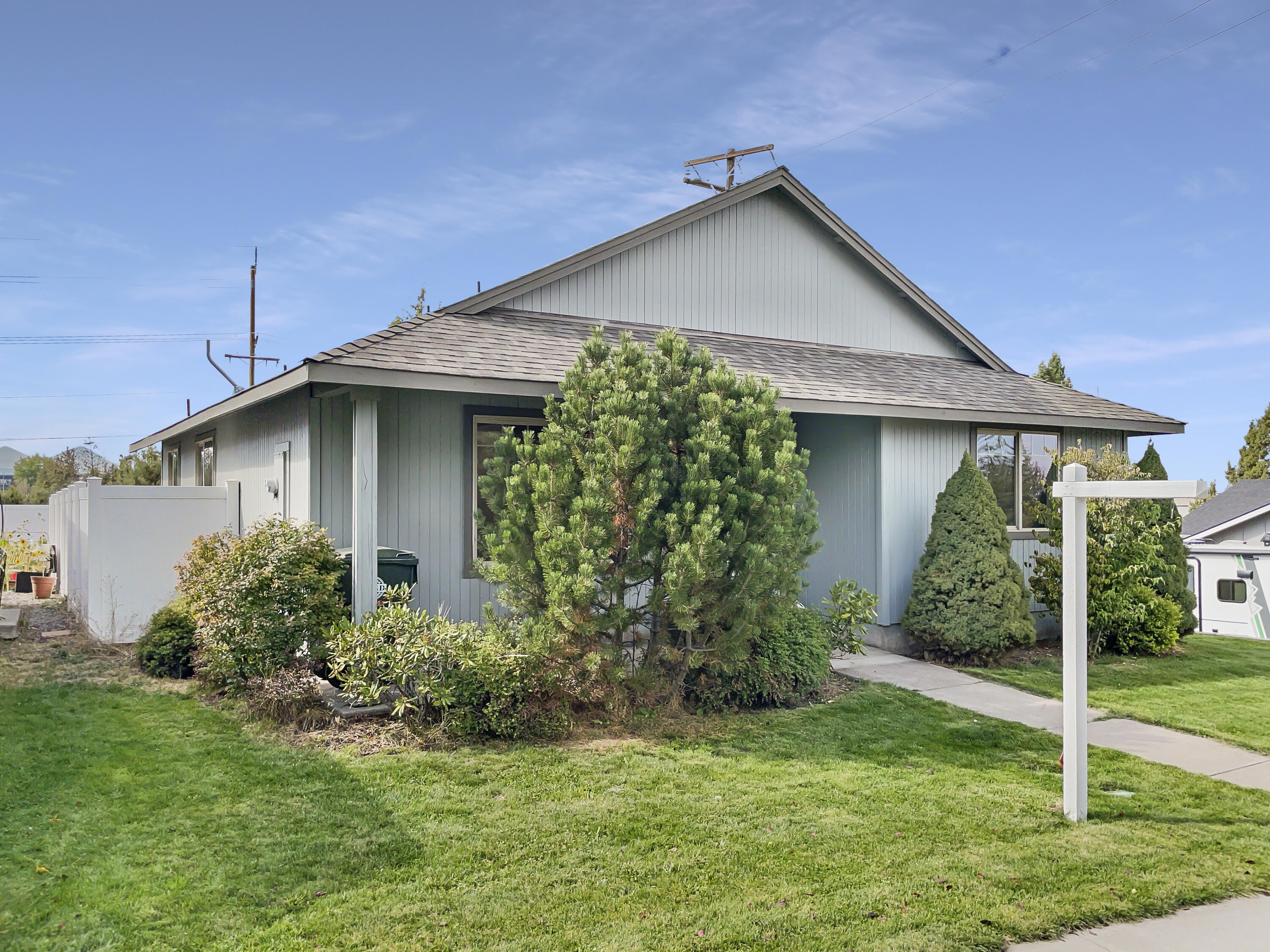63347 Vogt Road Bend, OR 97701 - Photo 2 of 23 Side
