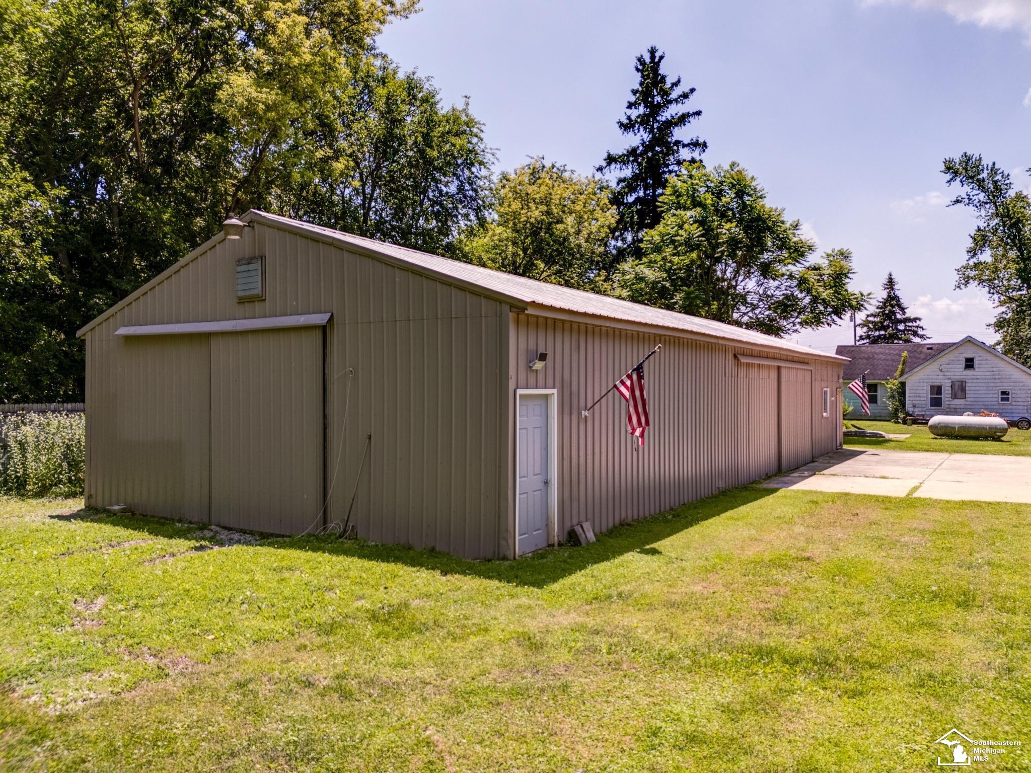 8870 Dixon Road Monroe, MI 48161 - Photo 10 of 45