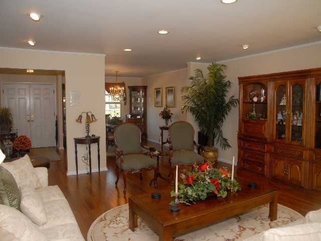 3126 Carisbrook Road Columbus, OH 43221 - Photo 8 of 25