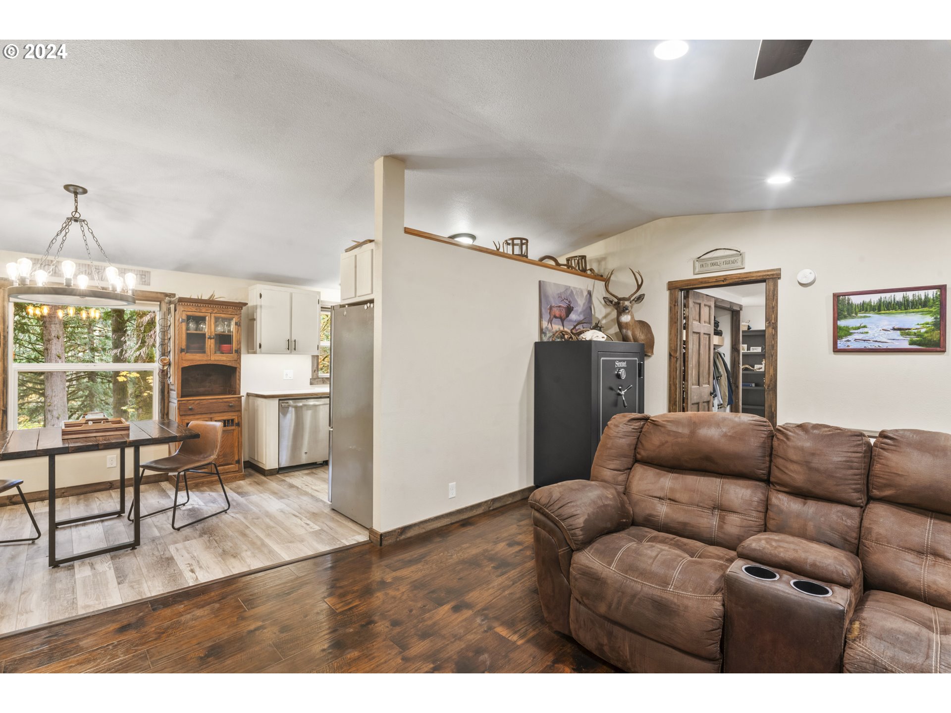 36568 Parsons Creek Road Springfield, OR 97478 - Photo 9 of 45 Gallery Image 9