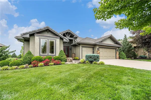 $700,000 | 26793 West 100th Place, Olathe, KS 66061