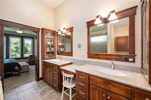 $700,000 | 26793 West 100th Place, Olathe, KS 66061