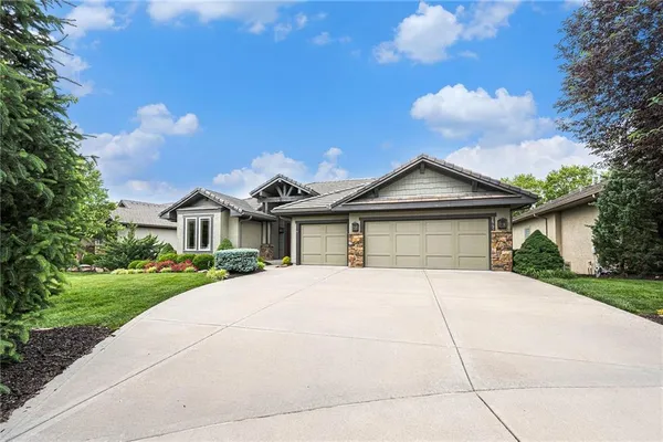 $700,000 | 26793 West 100th Place, Olathe, KS 66061