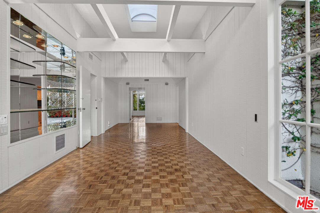 602 Foothill Road Beverly Hills, CA 90210 - Photo 8 of 61 Gallery Image 8