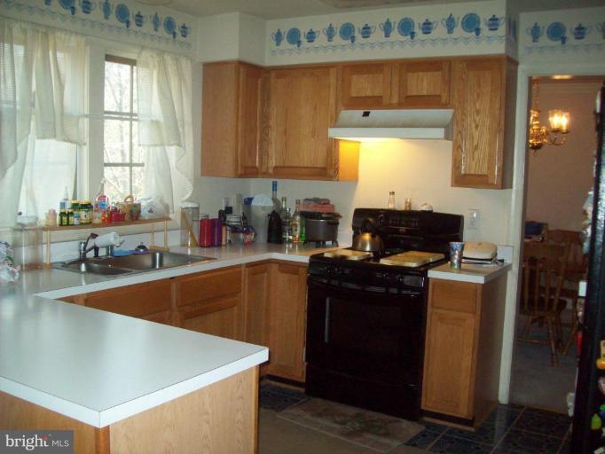 3521 Ladova Way Springdale, MD 20721 - Photo 5 of 13 Kitchen