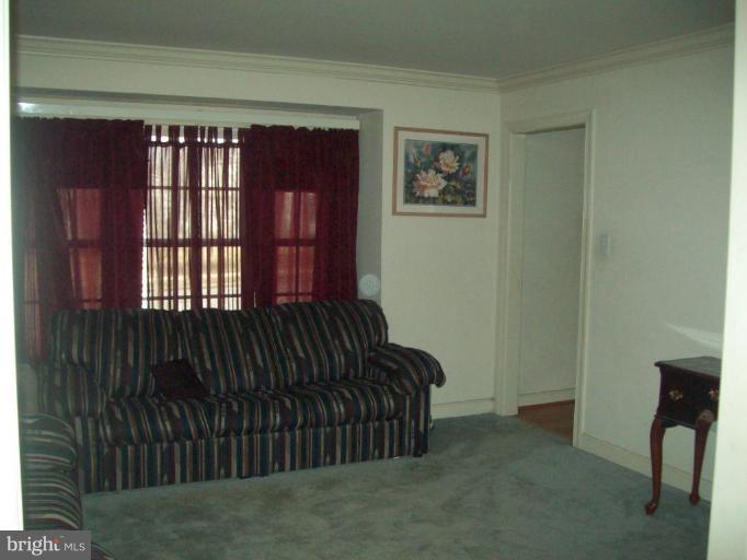 3521 Ladova Way Springdale, MD 20721 - Photo 8 of 13 Living Room