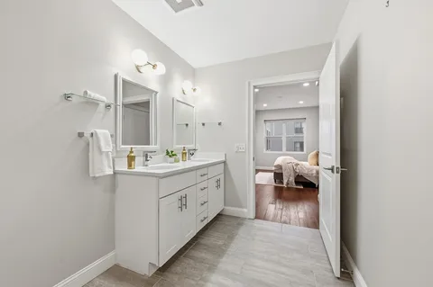 $1,099,000 | 170 West Broadway, Unit 311, Boston, MA 02127