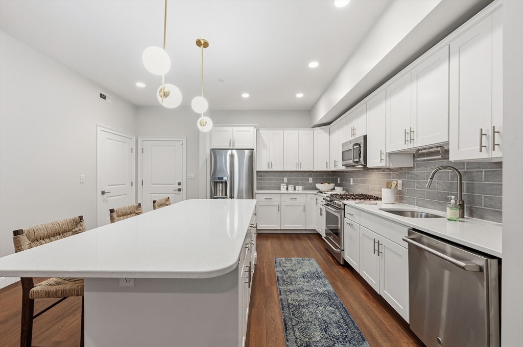 170 West Broadway, Unit 311 Boston, MA 02127 - Photo 10 of 24