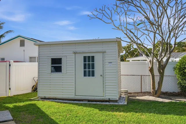 $750,000 | 403 Highwood Circle, Jupiter, FL 33458