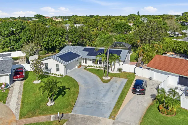 $750,000 | 403 Highwood Circle, Jupiter, FL 33458