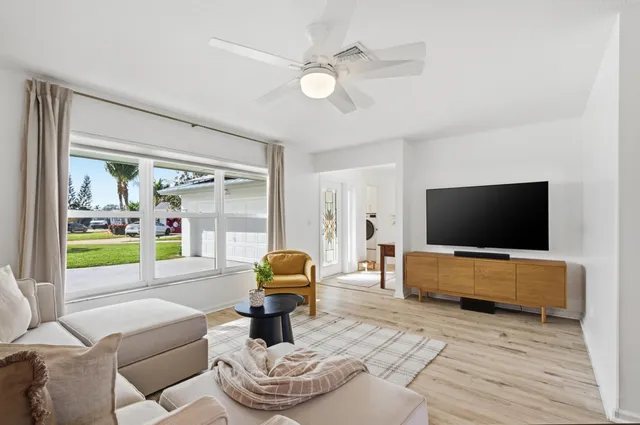 $750,000 | 403 Highwood Circle, Jupiter, FL 33458