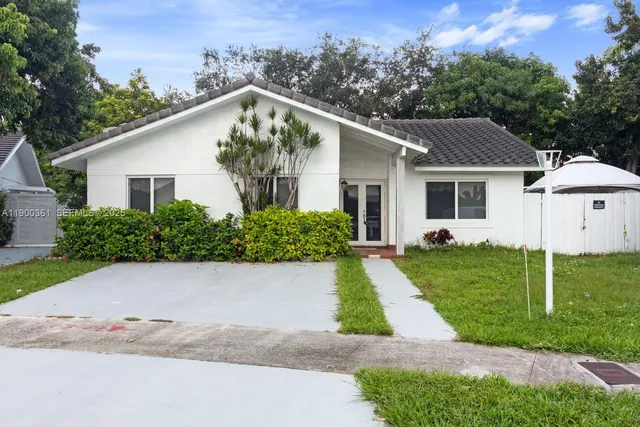 $3,400 | 9617 Southwest 144th Place, Miami, FL 33186
