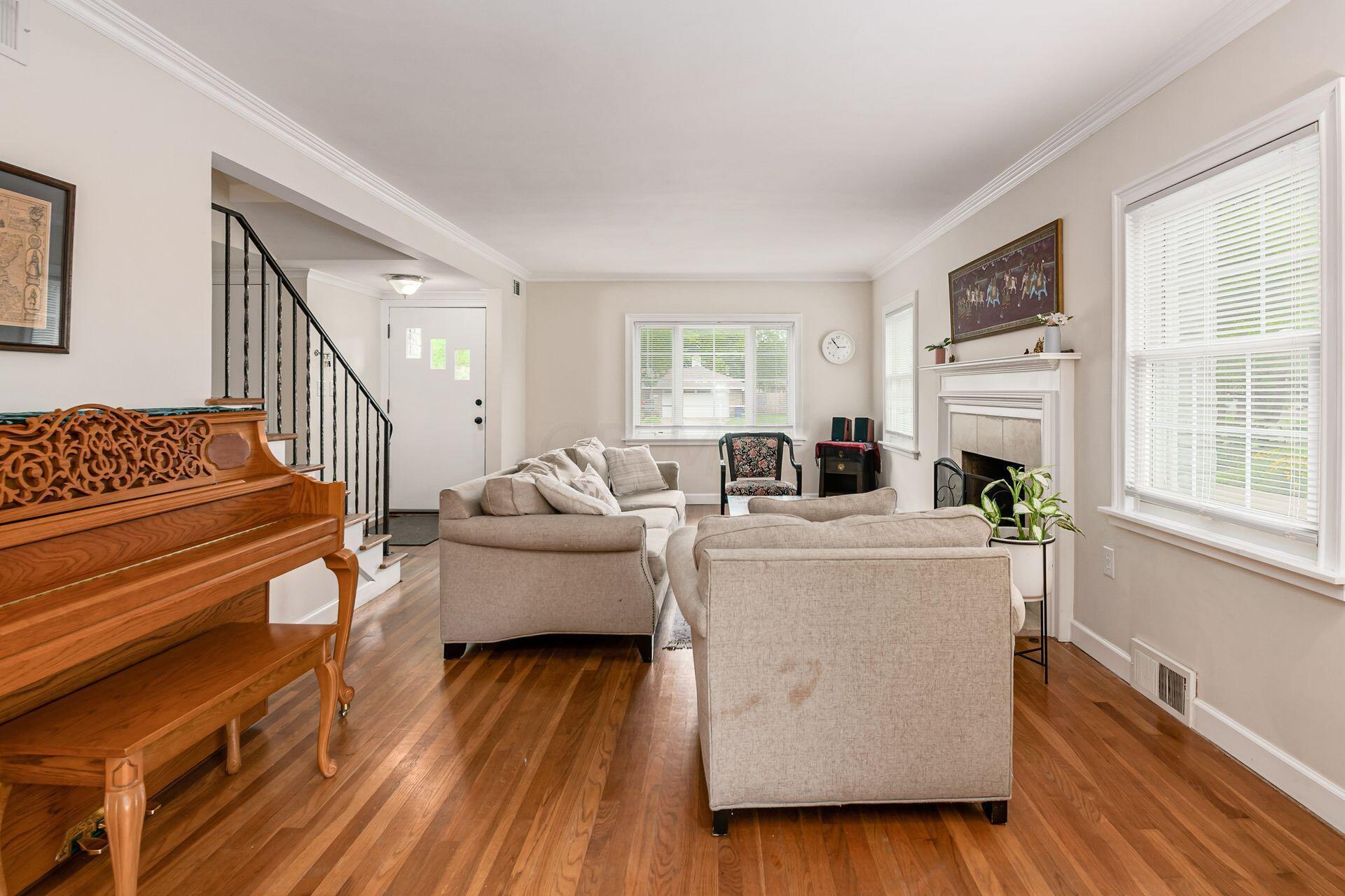 281 South Broadleigh Road Columbus, OH 43209 - Photo 13 of 44 014__L 281 S Broadleigh Rd036