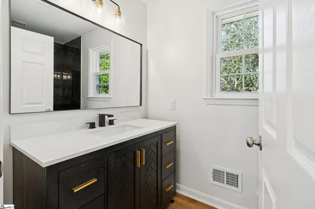 $599,900 | 404 Mockingbird Lane, Spartanburg, SC 29307