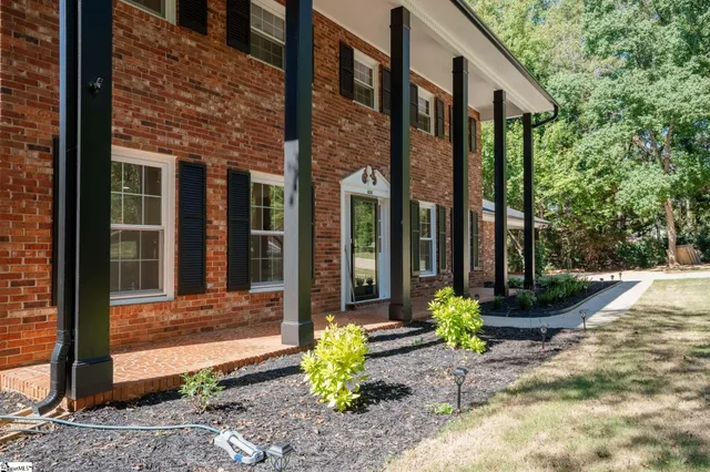 $599,900 | 404 Mockingbird Lane, Spartanburg, SC 29307