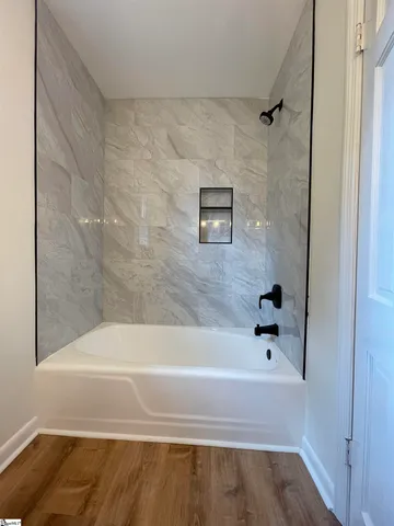 $599,900 | 404 Mockingbird Lane, Spartanburg, SC 29307