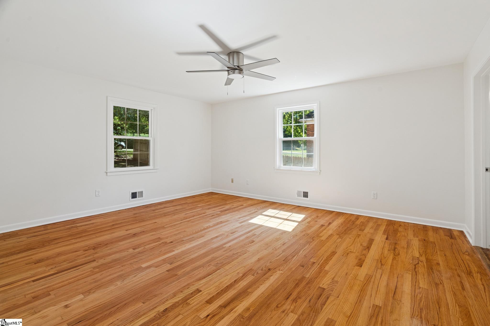 404 Mockingbird Lane Spartanburg, SC 29307 - Photo 9 of 48