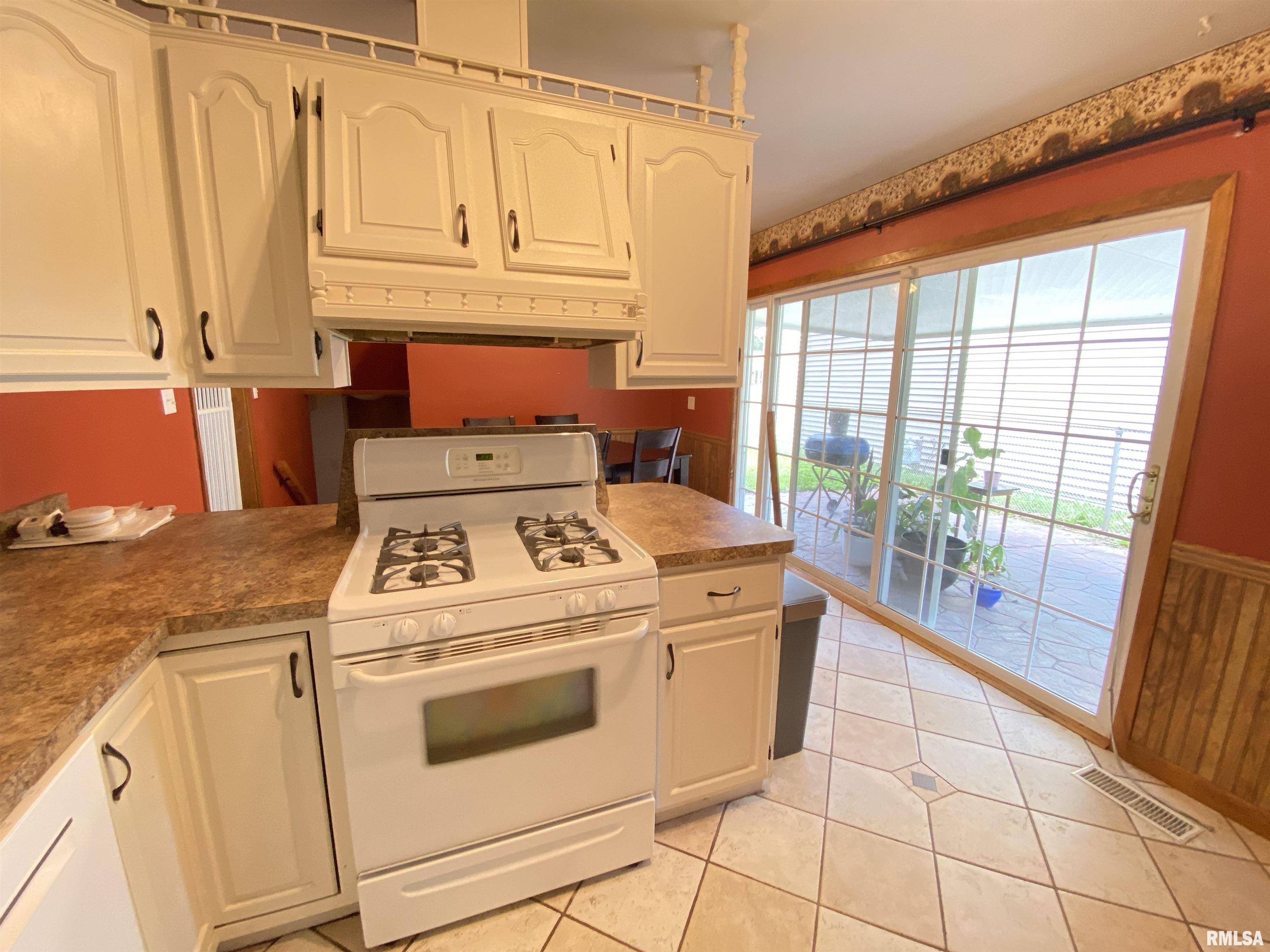 1701 Arcade Drive Springfield, IL 62702 - Photo 8 of 25