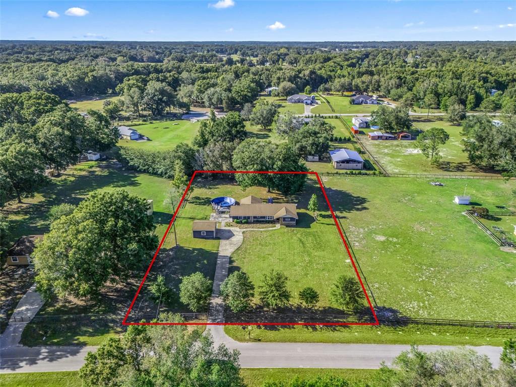 2405 Southeast 157th Lane Road Summerfield, FL 34491 - Photo 4 of 35 a view of a city