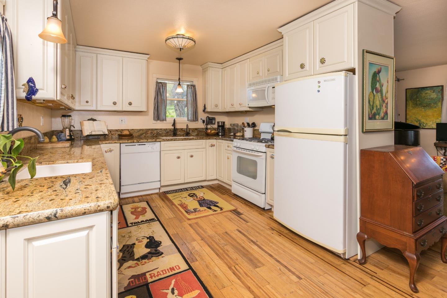 22 Spring Road Watsonville, CA 95076 - Photo 4 of 31