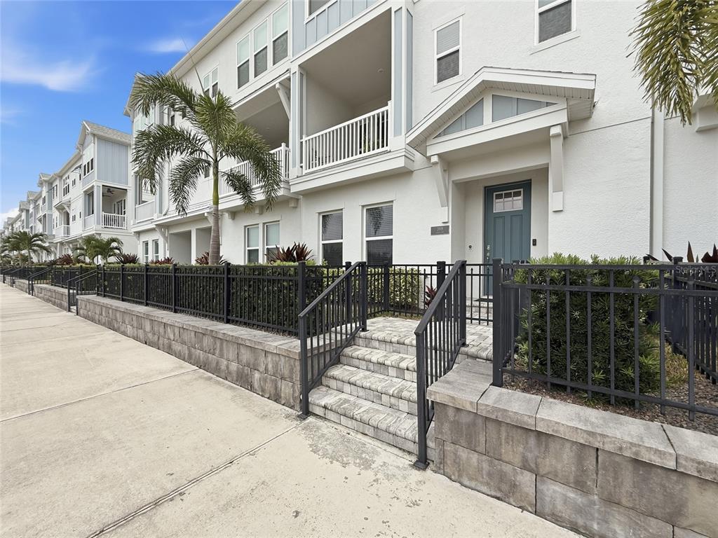 389 Gowdy Road Sarasota, FL 34237 - Photo 2 of 39