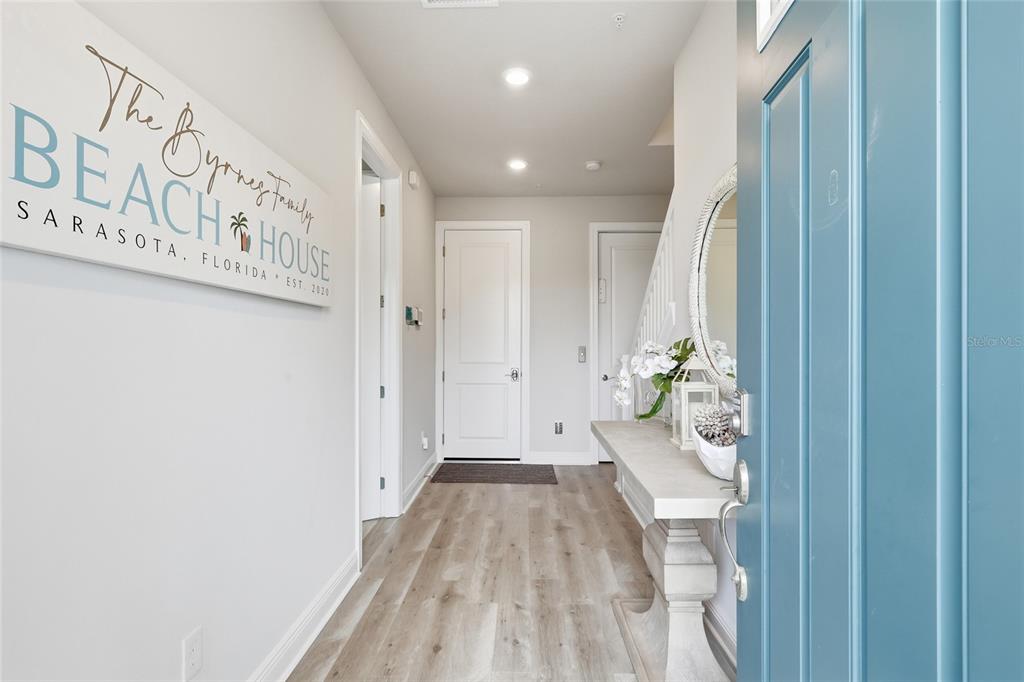 389 Gowdy Road Sarasota, FL 34237 - Photo 3 of 39