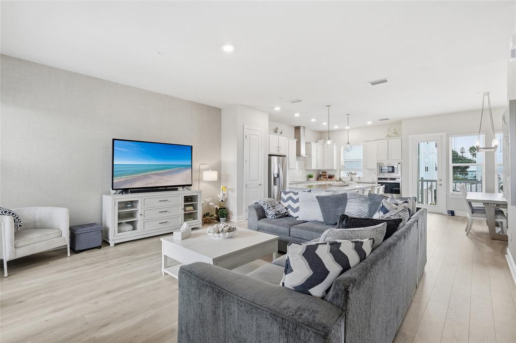 389 Gowdy Road Sarasota, FL 34237 - Photo 5 of 39