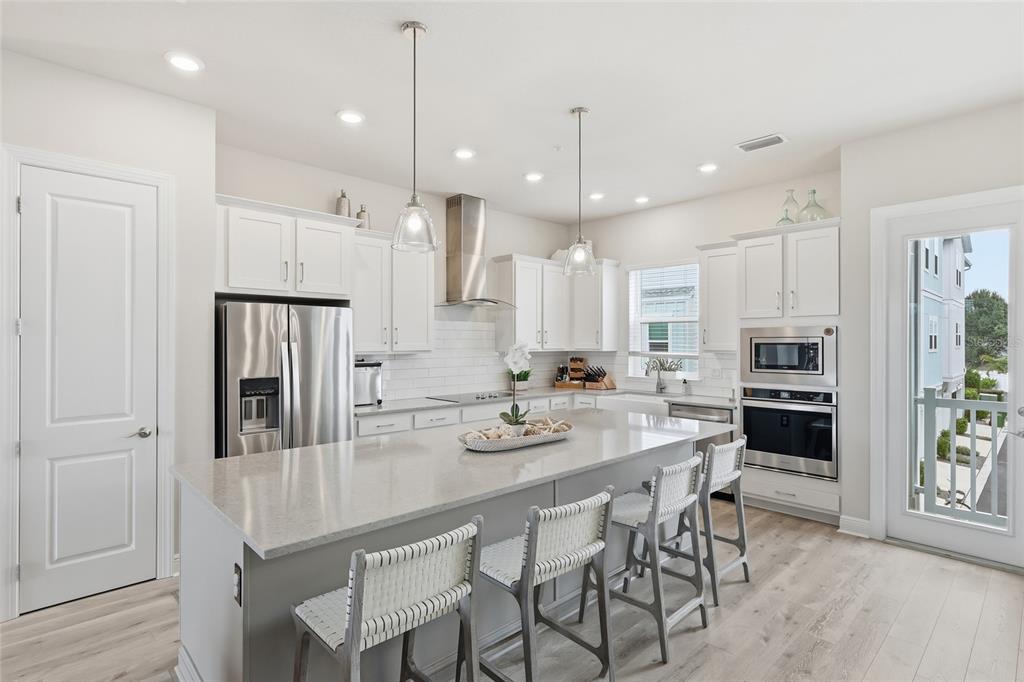 389 Gowdy Road Sarasota, FL 34237 - Photo 7 of 39