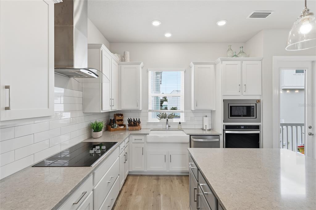 389 Gowdy Road Sarasota, FL 34237 - Photo 9 of 39