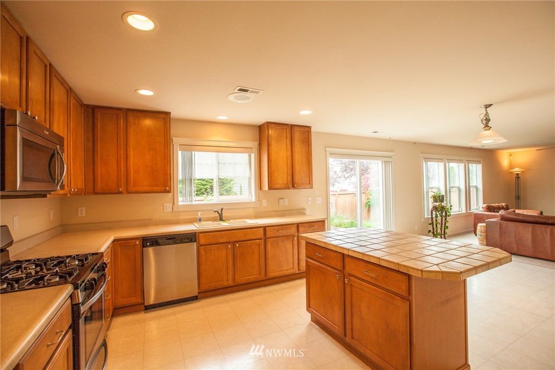 3733 154th Place Southeast Bothell, WA 98012 - Photo 7 of 22