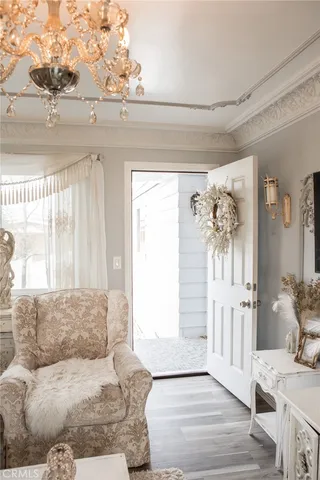 a group of cars parked in front of a building