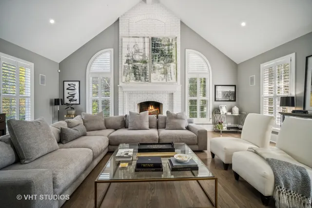 $2,100,000 | 5521 Churchill Lane, Libertyville, IL 60048