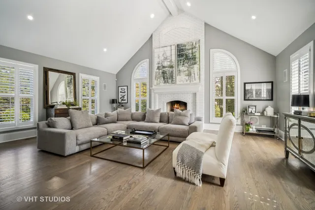 $2,100,000 | 5521 Churchill Lane, Libertyville, IL 60048