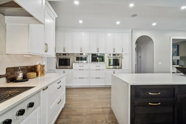 $2,100,000 | 5521 Churchill Lane, Libertyville, IL 60048