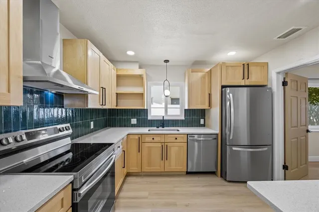 $599,990 | 6875 11th Avenue North, St. Petersburg, FL 33710