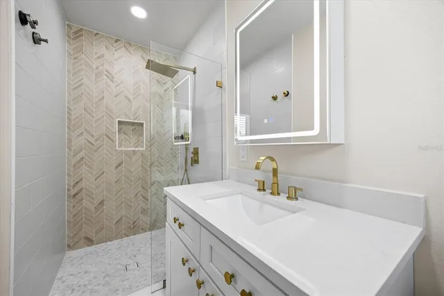 $599,990 | 6875 11th Avenue North, St. Petersburg, FL 33710