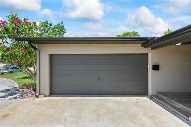 $599,990 | 6875 11th Avenue North, St. Petersburg, FL 33710