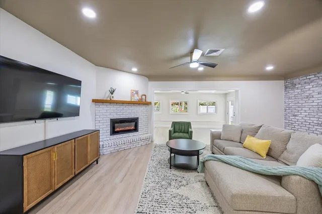 $599,990 | 6875 11th Avenue North, St. Petersburg, FL 33710