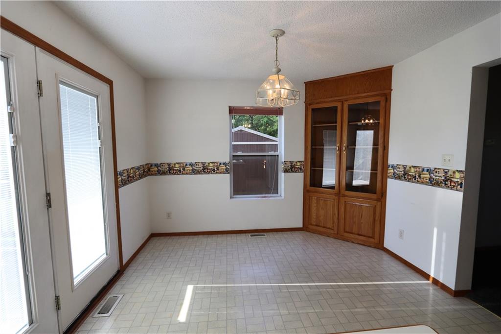 2908 South Day Road Joplin, MO 64804 - Photo 4 of 41