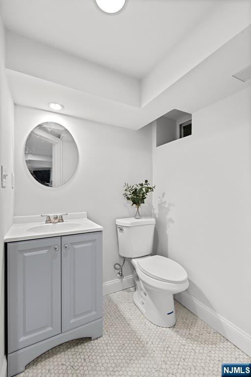 12 Midwood Road Glen Rock, NJ 07452 - Photo 24 of 30 a bathroom with a toilet a sink and mirror