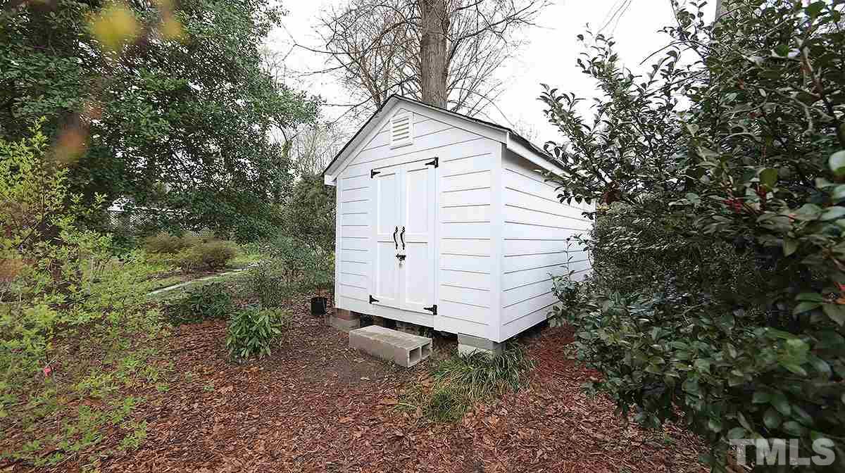2319 Hales Road Raleigh, NC 27608 - Photo 19 of 20 a view of backyard of house