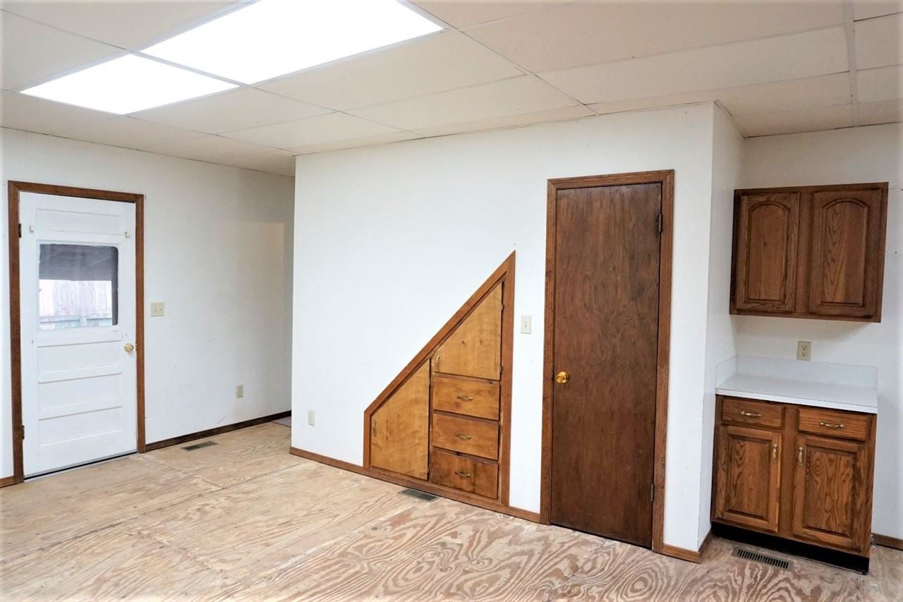 227 Cedar Street Perry, OK 73077 - Photo 5 of 27 Gallery Image 5