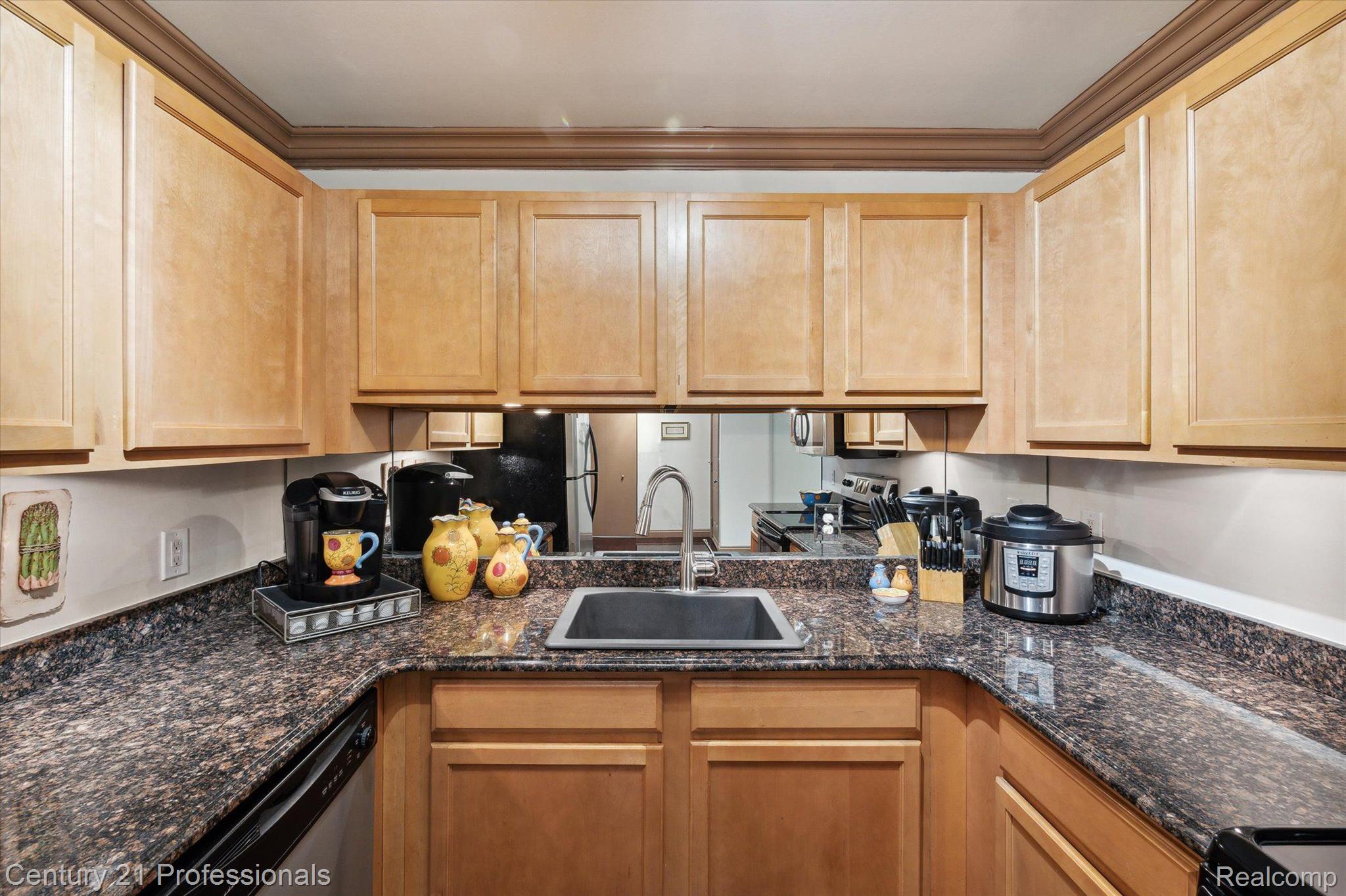2377 Walton Blvd., Unit 13 Rochester, MI 48309 - Photo 8 of 19 Gallery Image 8